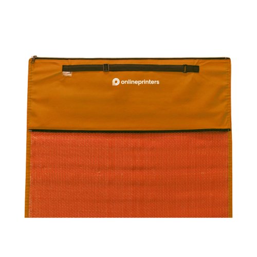 Orangefarbene Strandmatte mit Tragegriff und Muster.