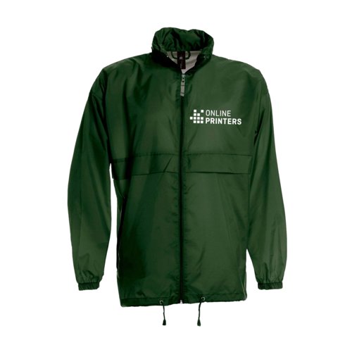 Windjacke aus leichtem Material mit durchgehendem Reiverschluss und Kapuze.