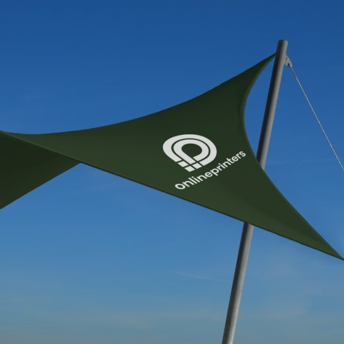 Quadratisches Sonnensegel aus Stoff mit verstrkten Ecken.