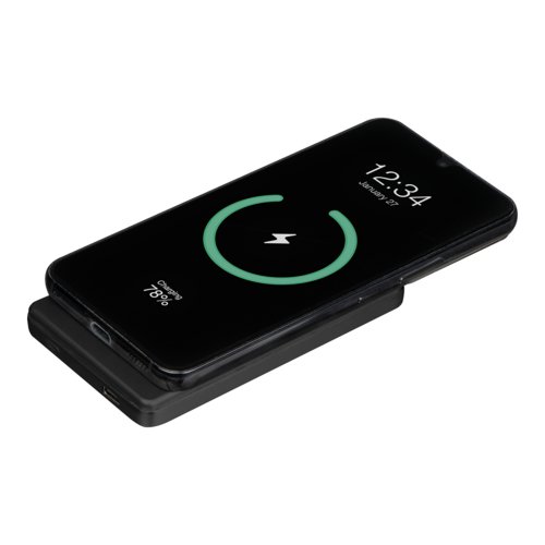Schwarze Powerbank mit 5.000 mAh Ladekapazität.