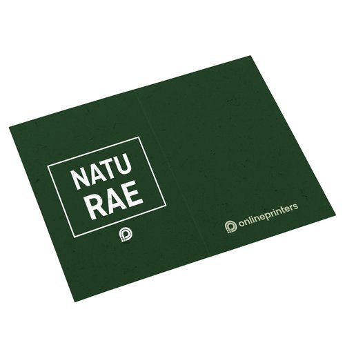 Grne Papier-Klappvisitenkarten im Hochformat.