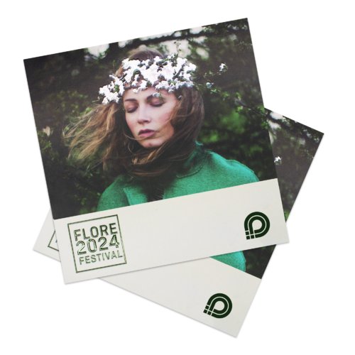 Papier Klappkarten im Hochformat mit partiellem Relieflack.