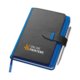 Blaues Notizbuch mit Verschlussband und Stiftschlaufe.