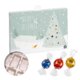 Weier Adventskalender aus Pappe mit 24 Trchen.