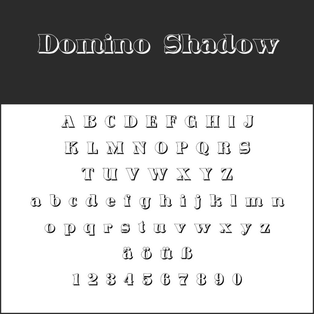 Alphabet und Zahlen in der stilisierten Konturschrift „Domino Shadow“. Großbuchstaben, Kleinbuchstaben, Sonderzeichen (ä, ö, ü, ß) und Zahlen (0-9) werden in Schwarz auf weißem Hintergrund dargestellt.