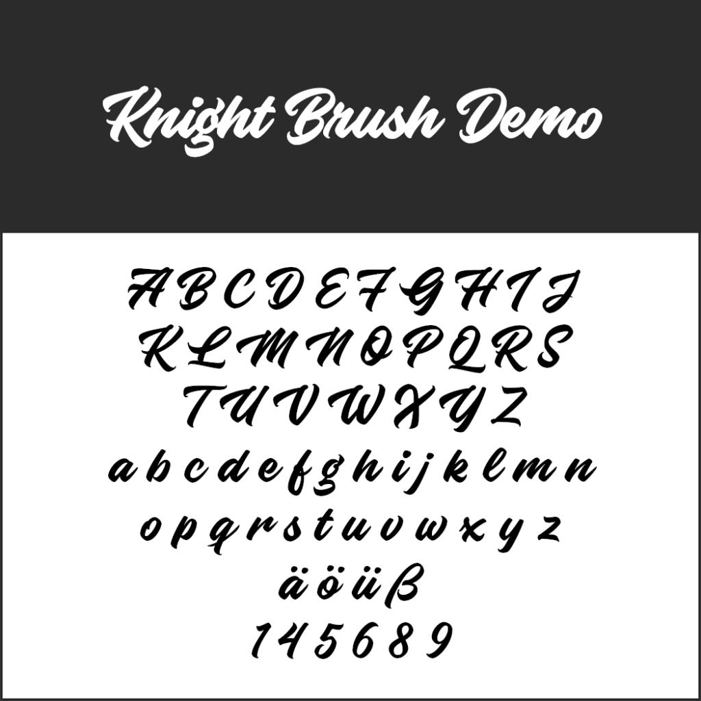 Auf einem schwarzen Banner mit weißem Text steht „Knight Brush Demo“. Darunter ist das Alphabet in Groß- und Kleinbuchstaben sowie die Buchstaben für „äöüß“ und die Zahlen „1 4 5 6 8 9“ abgebildet.