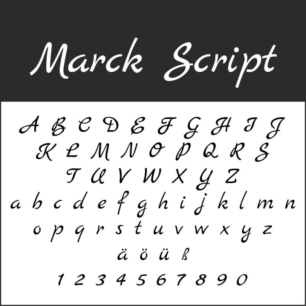 Eine Darstellung der Schriftart Marck Script zeigt das gesamte englische Alphabet in Groß- und Kleinbuchstaben, einschließlich der Buchstaben ä, ö, ü und der Zahlen 0 bis 9. Die Schreibschrift eignet sich perfekt als Schriften für Rezepte und glänzt wunderschön auf weißem Hintergrund.