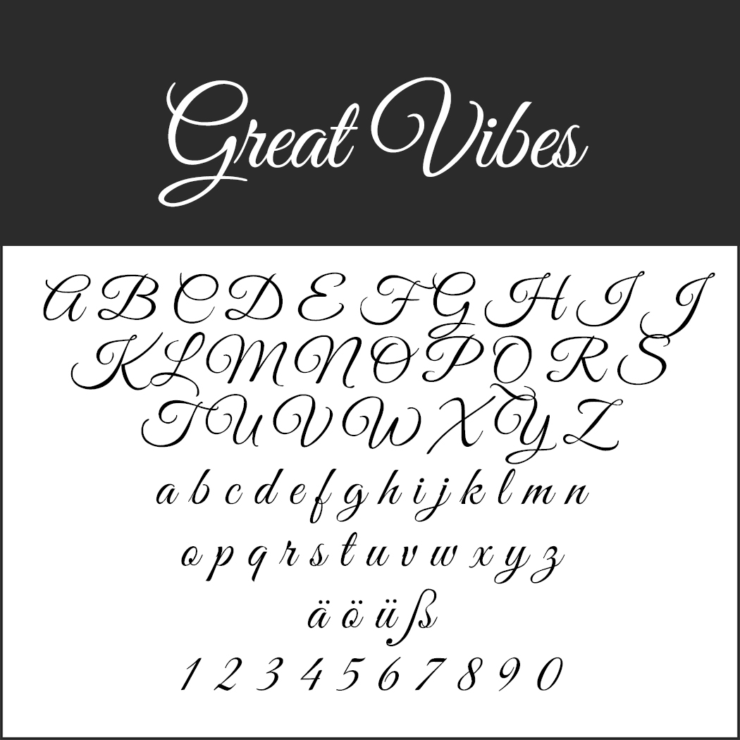 Dieses Bild zeigt die Schreibschrift „Great Vibes“, die sich perfekt für Valentinstagsschriften eignet. Sie zeichnet sich durch elegante Groß- und Kleinbuchstaben, Zahlen und Sonderzeichen aus. Der weiße Hintergrund wird durch einen dunklen Bereich am oberen Rand akzentuiert, der den Schriftnamen anzeigt.