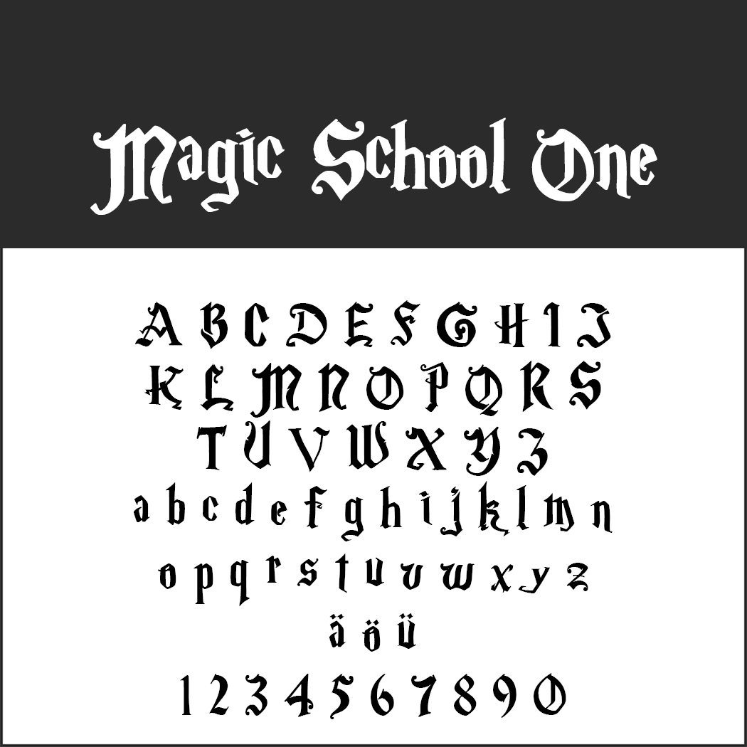 Die gotische Schriftart „Magic School One“ besteht aus Groß- und Kleinbuchstaben, den Ziffern 0–9 und Umlauten. Die Schrift ist schwarz auf weißem Hintergrund dargestellt, wobei der Name in einem schwarzen Banner hervorgehoben ist.