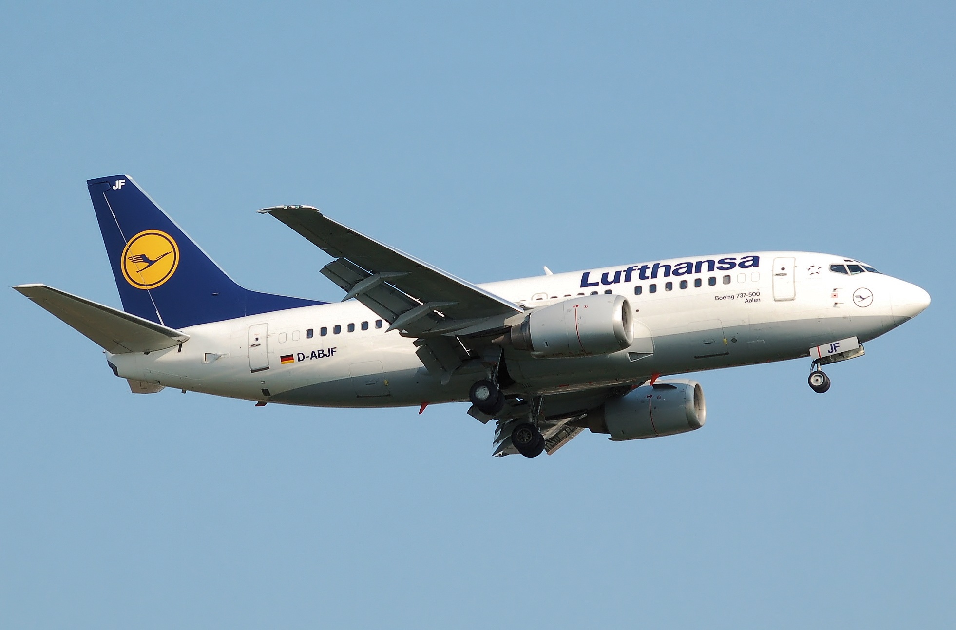 Lufthansa Schriftzug auf einer Ihrer Flugzeuge