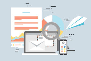 Abbildung eines Laptops mit einem Briefumschlagsymbol, das E-Mail symbolisiert. Ein Smartphone zeigt daneben App-Symbole. Über dem Laptop befindet sich eine Lupe. Dahinter sind ein Kreisdiagramm und ein Dokument zu sehen, während ein Papierflieger über die Szene fliegt.