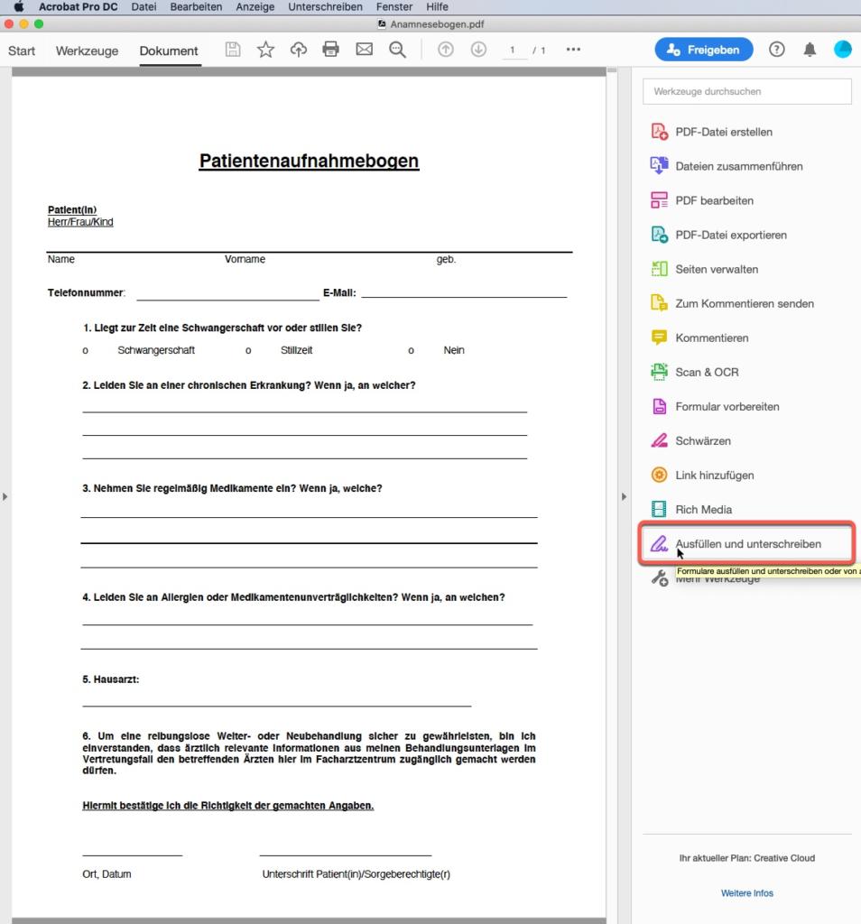 Screenshot eines deutschen Patientenaufnahmeformulars in Adobe Acrobat Pro DC. Das Formular enthält Abschnitte für persönliche Daten und Krankengeschichte. Ein Menü auf der rechten Seite bietet Optionen wie „PDF-Datei bearbeiten“ und „Ausfüllen und unterschreiben“.