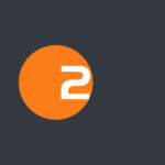 Ein dunkler Hintergrund mit einem orangefarbenen Kreis und der weißen Zahl „2“, leicht linksbündig. Dieser minimalistische Stil ist von einem Corporate-Design-Handbuch inspiriert und schafft eine schlichte und moderne Ästhetik.
